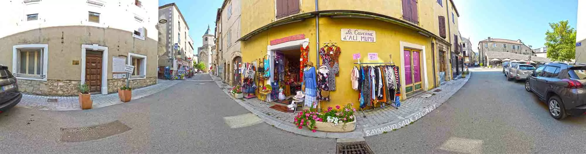 Bijoux Nant sacs et prêt à porter dans la caverne d'Ali Mumu