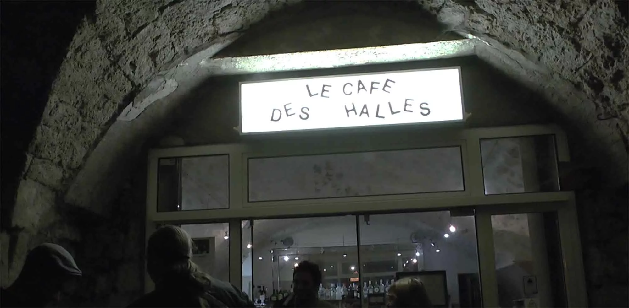 Café des Halles à Nant un bar sympathique avec les Philippe