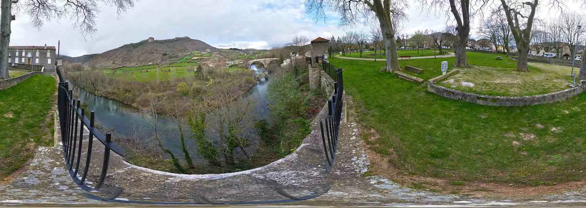 Parc des loisirs à Nant d'Aveyron