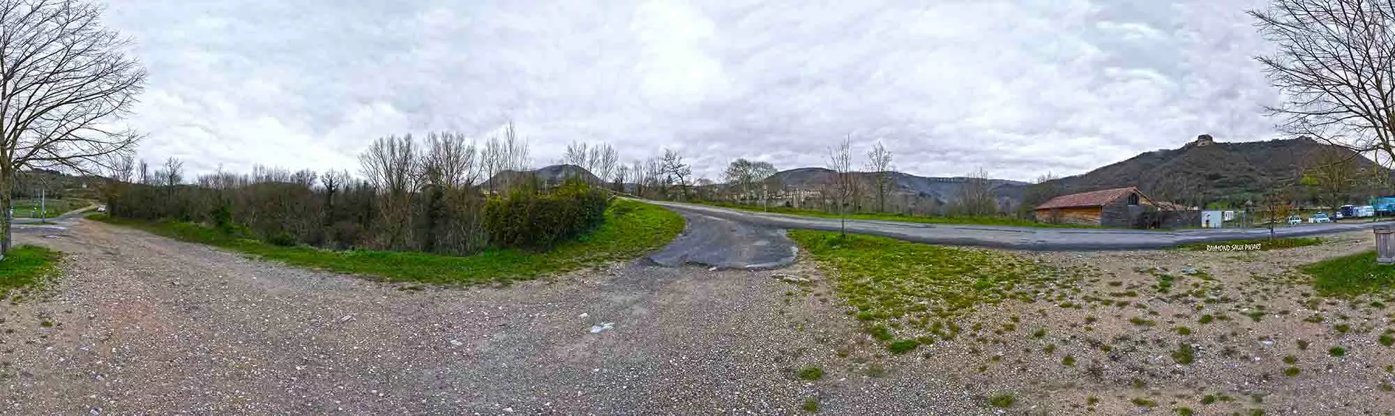 Parking du pont de la Prade à Nant