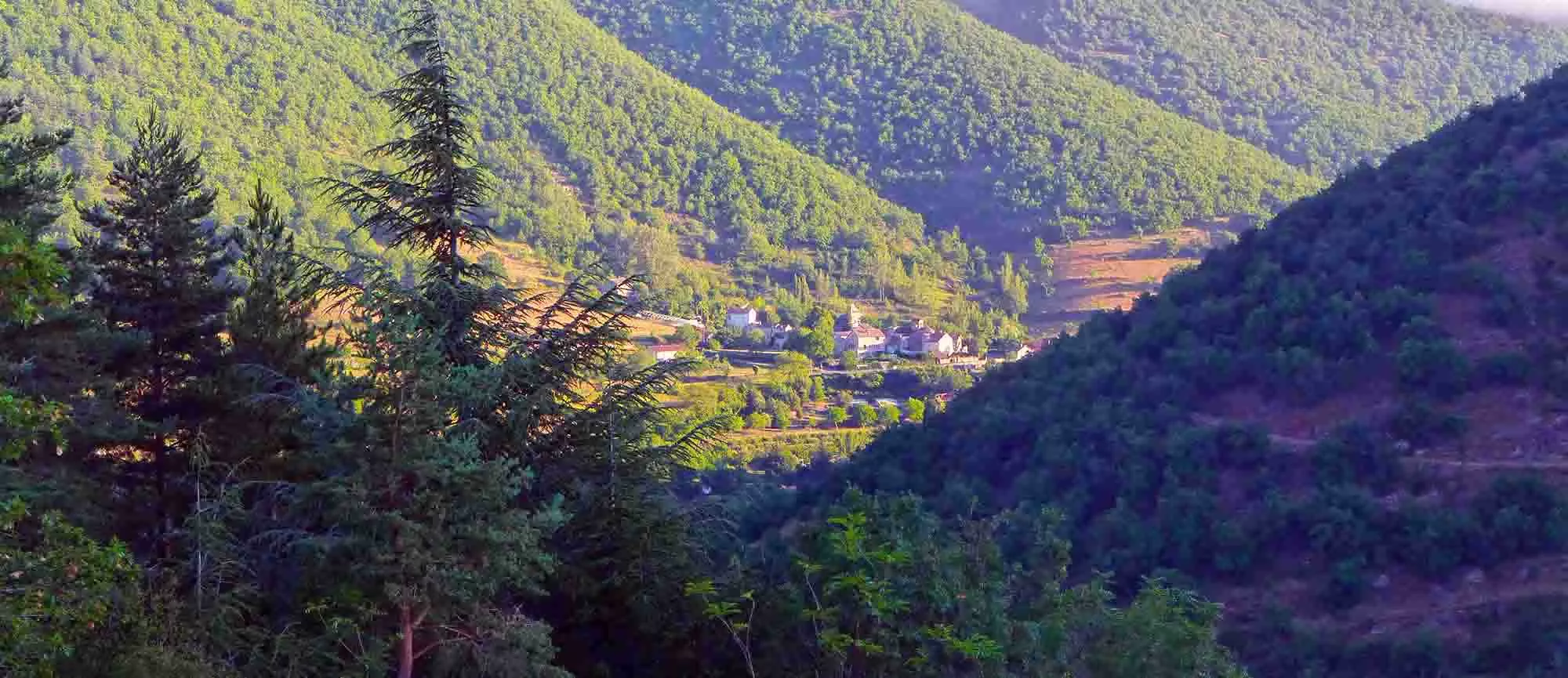 Notre Dame Sainte Marie des Cuns dans la vallée de la Dourbie